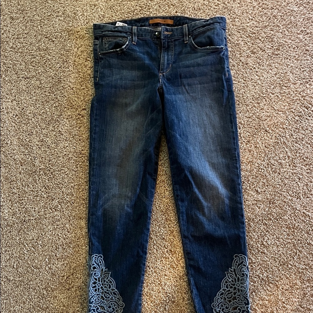 Joe's Jeans Dark Blue Skinny Jeans with Embroidery. Super cute and chic. Size 28